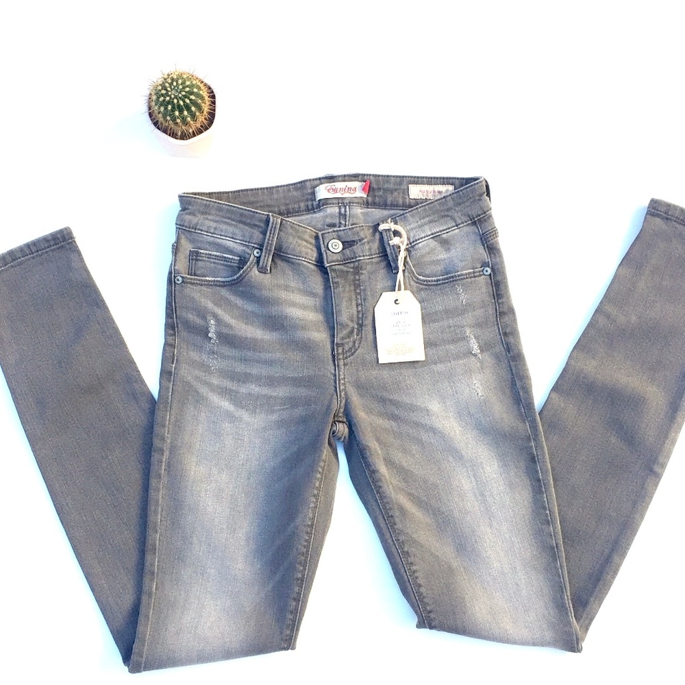 NWT Eunina Women’s Grey Mid Rise Skinny Jean